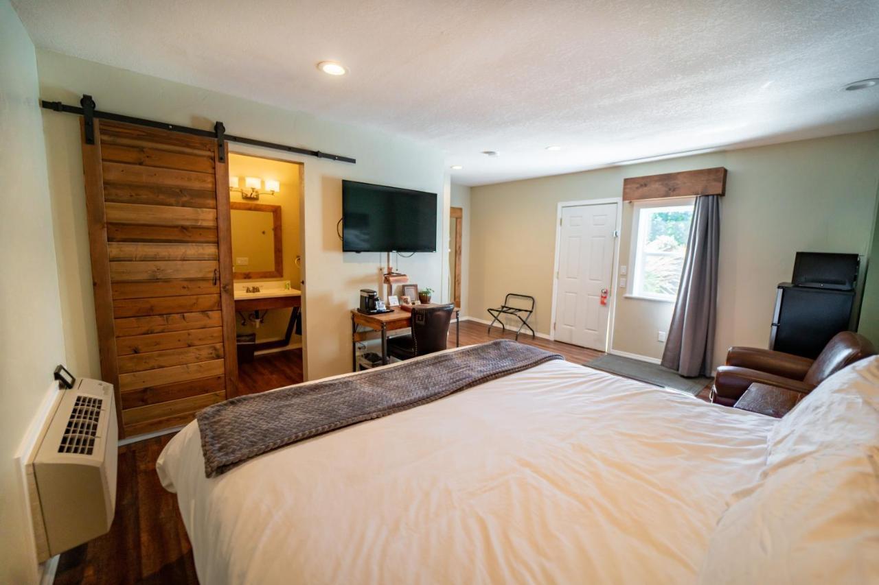 Evergreen Motel Libby エクステリア 写真